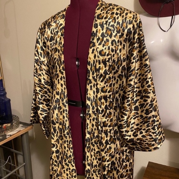 Vintage Nordstrom Lingerie Leopard Robe - Picture 6 of 13